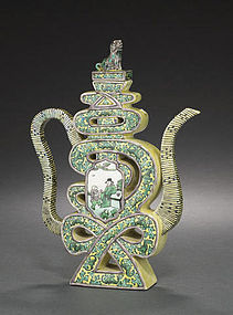 A famille verte enameled wine pot