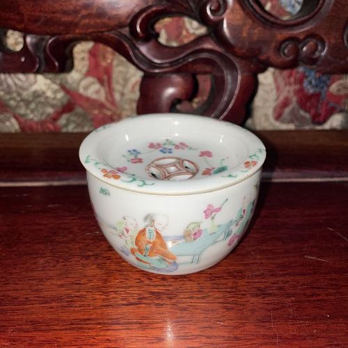 Chinese Famillie rose porcelain lidded bowl