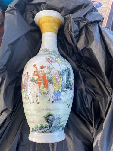 Chinese famillie rose  enamelled porcelain vase.