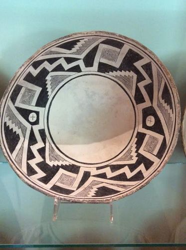 A SUPERBLY CONCIEVED AND EXECUTED MIMBRES BOWL