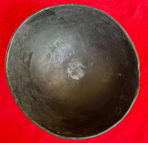 A SOLIDLY CONSTRUCTED EARLY PRE-HISTORIC MIMBRES PLAINWARE BOWL