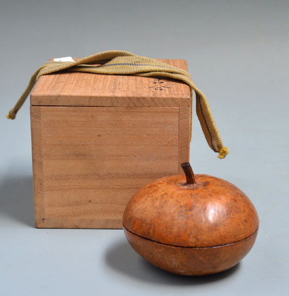 Lacquer Maki-e Gourd Kogo Incense Case