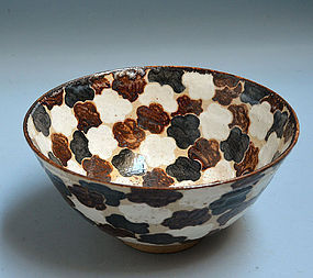 Powerful Large Bowl by Eiraku Zengoro XII (Wazen)