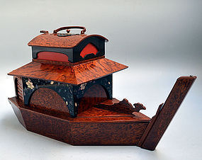 Very Rare Museum Quality Boat Shaped Bento Box