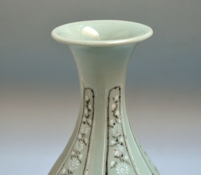 Rare Antique Korean Style Celadon Vase by Suwa Sozan I