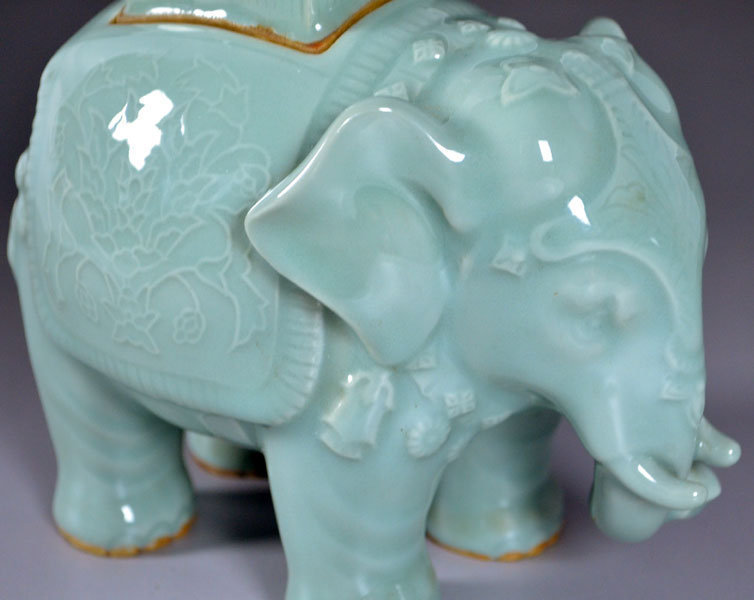 Elephant Shaped Celadon Koro by Miyanaga Tozan