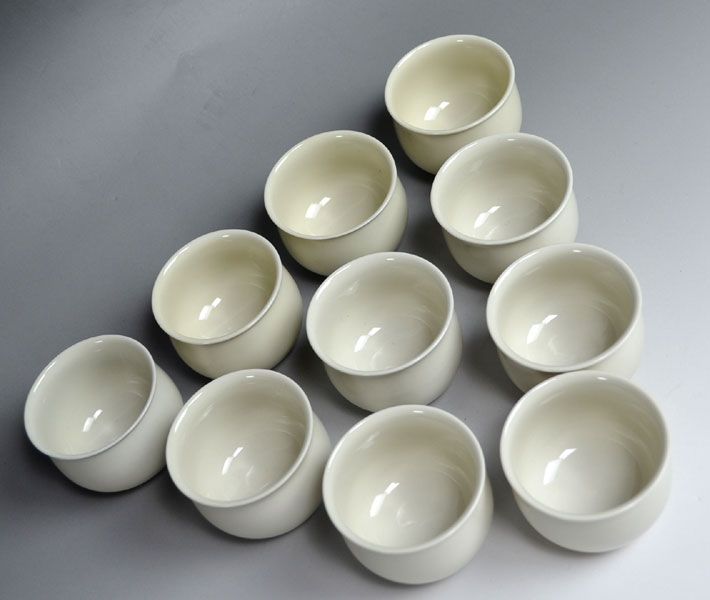 Sublime Zohiko Lacquer and Porcelain Tea Cup Set