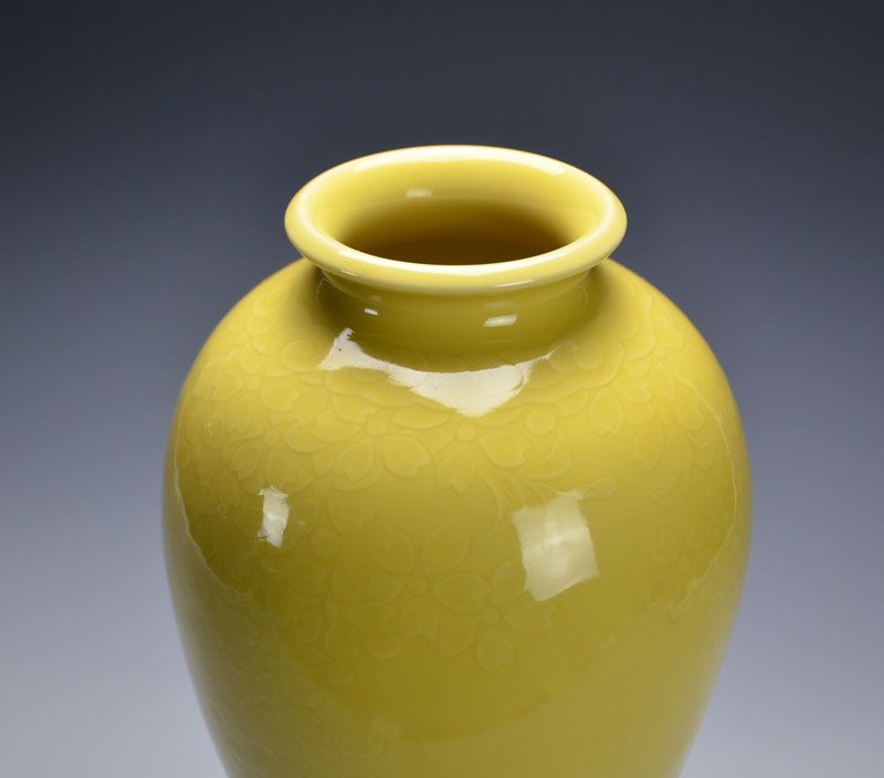 Exquisite Seifu Yohei IV Porcelain Vase