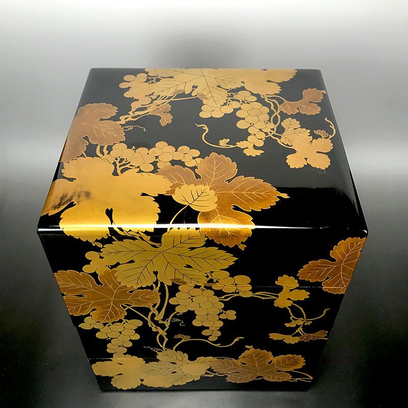 Spectacular Japanese Jubako Lacquer Box, Grapes