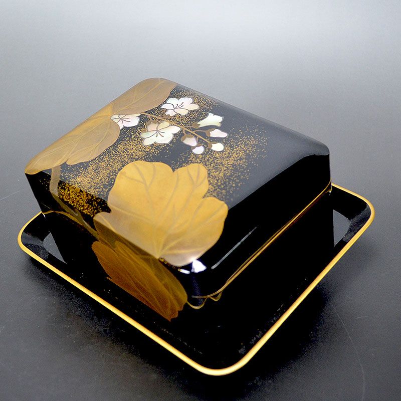 Antique Japanese Lacquer Box by Yoshida Rissai