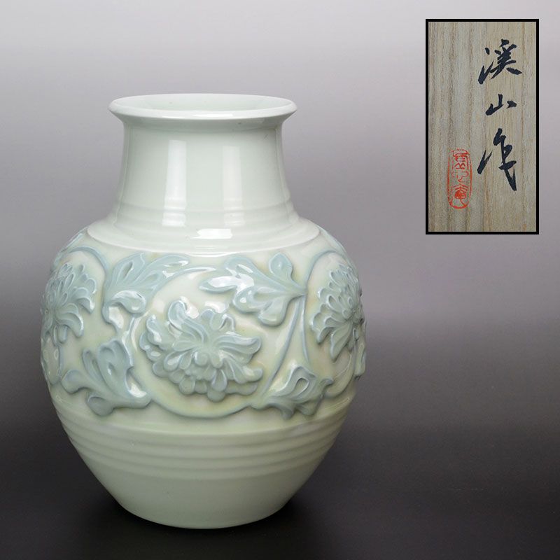 Exquisite Porcelain Vase by Kato Keizan II