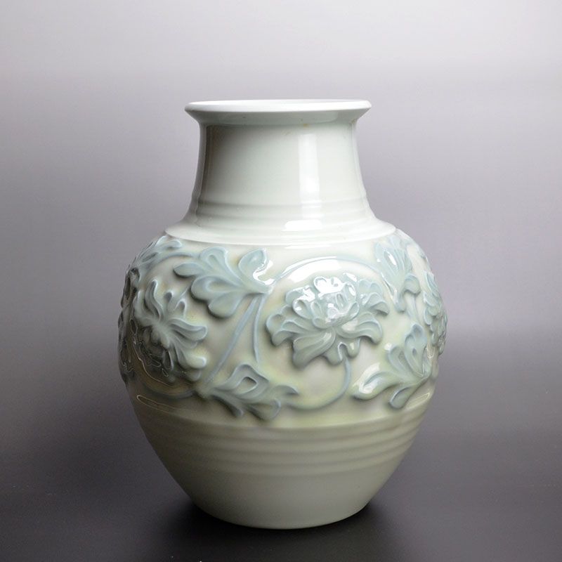 Exquisite Porcelain Vase by Kato Keizan II
