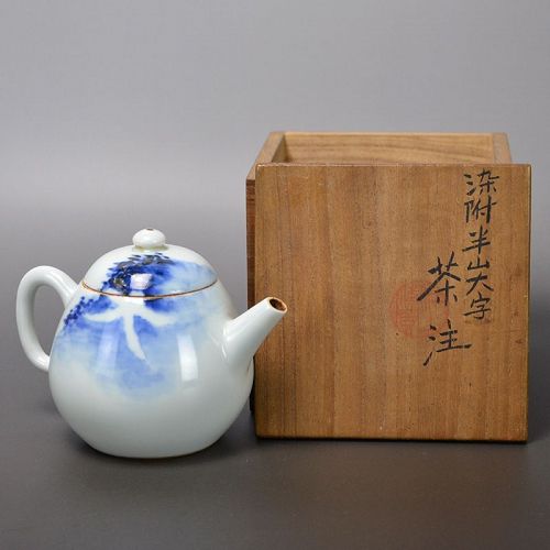 Sometsuke Tea Pot, Daimonji, by Seifu Yohei IV