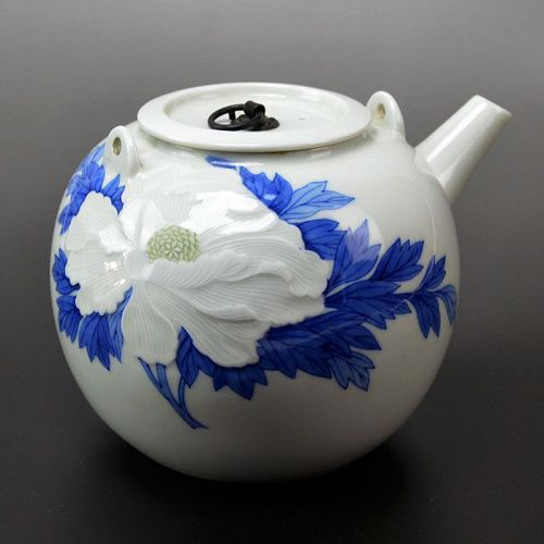Sumptuous Seifu Yohei Porcelain Tea Pot