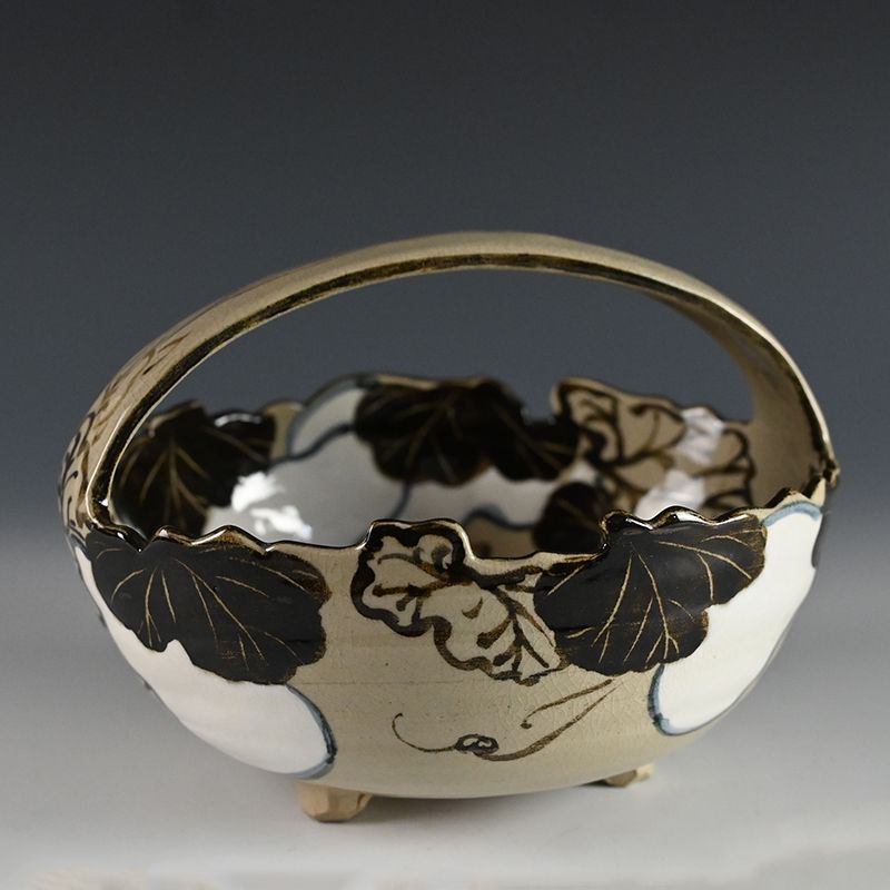 Exquisite Te-bachi Bowl by Takahashi Dohachi VI