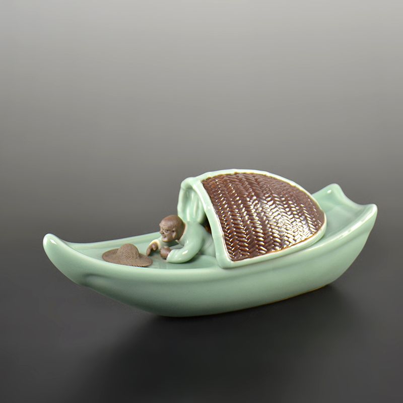 Boat Shaped Celadon Koro by Miyagawa (Makuzu) Kozan
