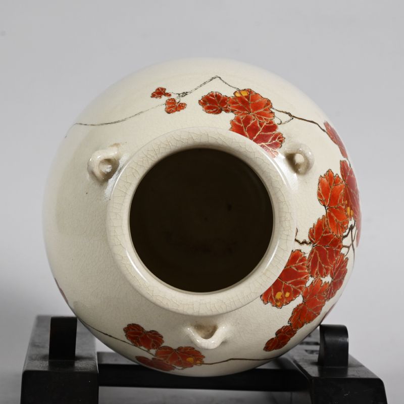 Miyagawa (Makuzu) Kozan Tsubo Vase with Ivy Design