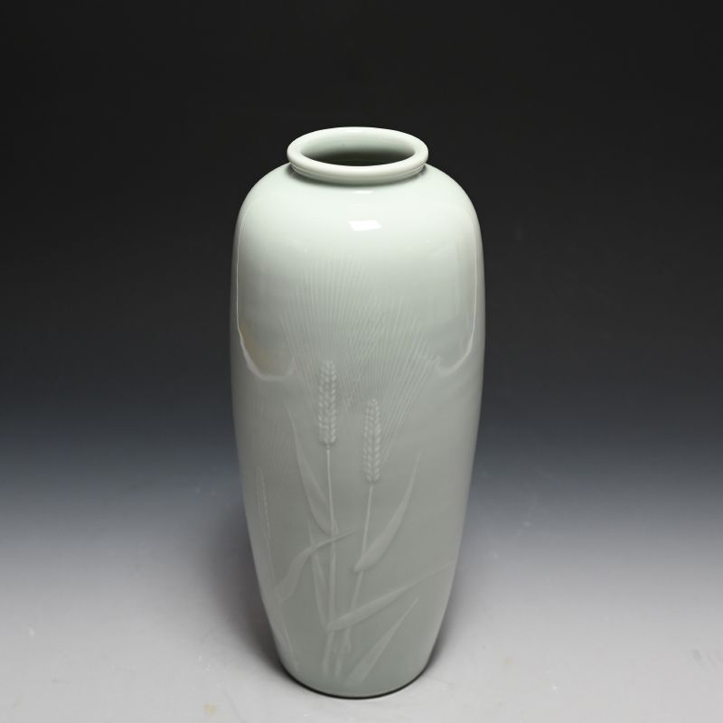 Vase by Early Female Potter Suwa Sozan Ⅱ　