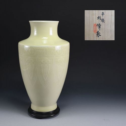 Fantastic Vase by Daimaru Hokuho (Hoppo) with stand　
