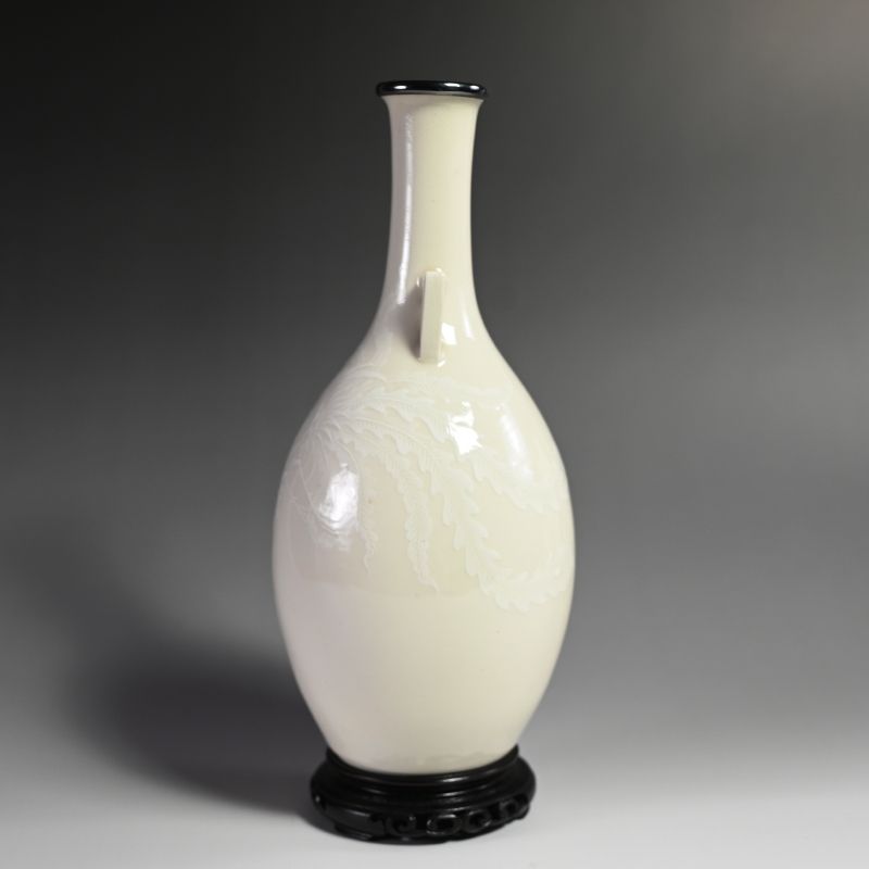 White Vase with Phoenix by Imperial Artist Ito Tozan I