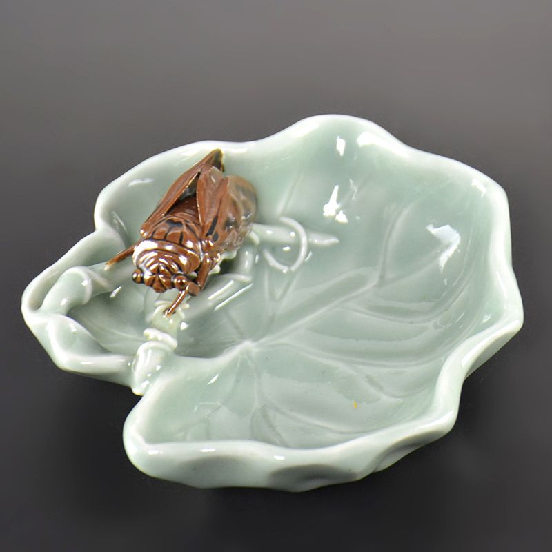 Unusual Porcelain Dish with Cicada by Miyagawa (Makuzu) Kozan