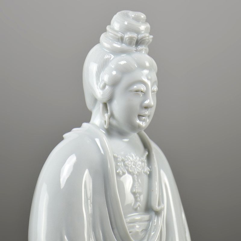 Rare White Porcelaon Kannon by Miyagawa (Makuzu) Kozan