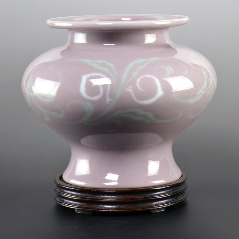 Unusual Lavender Porcelain Vase by Miyagawa (Makuzu) Kozan