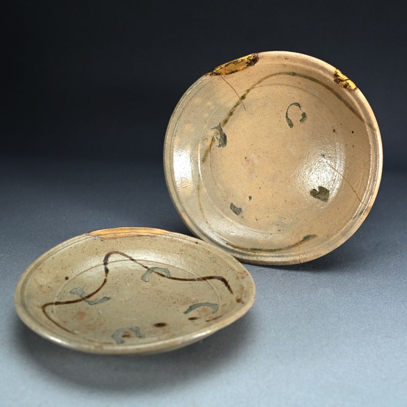 Momoyama to Early Edo Shino-Oribe Bowl Set