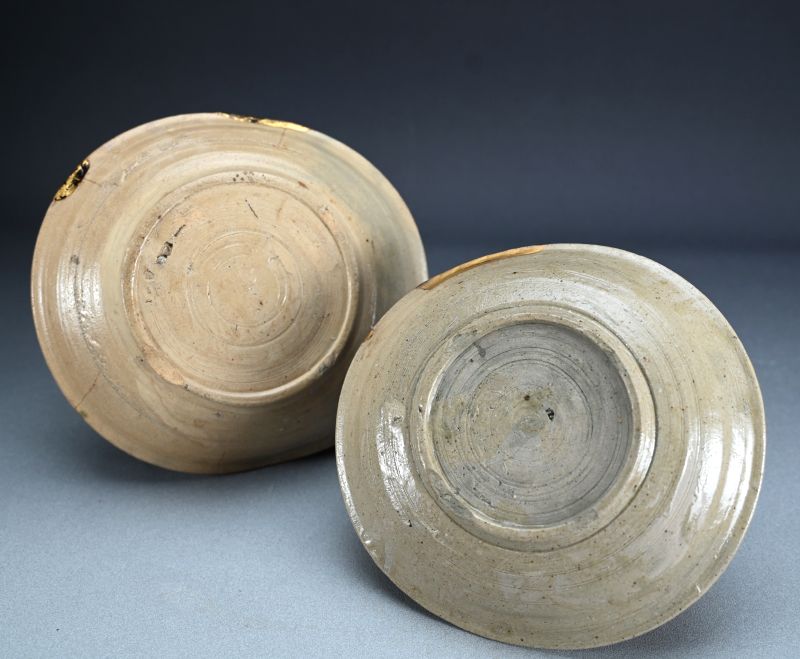 Momoyama to Early Edo Shino-Oribe Bowl Set