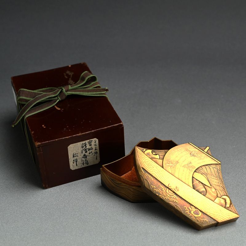 Exquisite Treasure Ship-Shaped Gold Lacquer Incense Box, Kobako