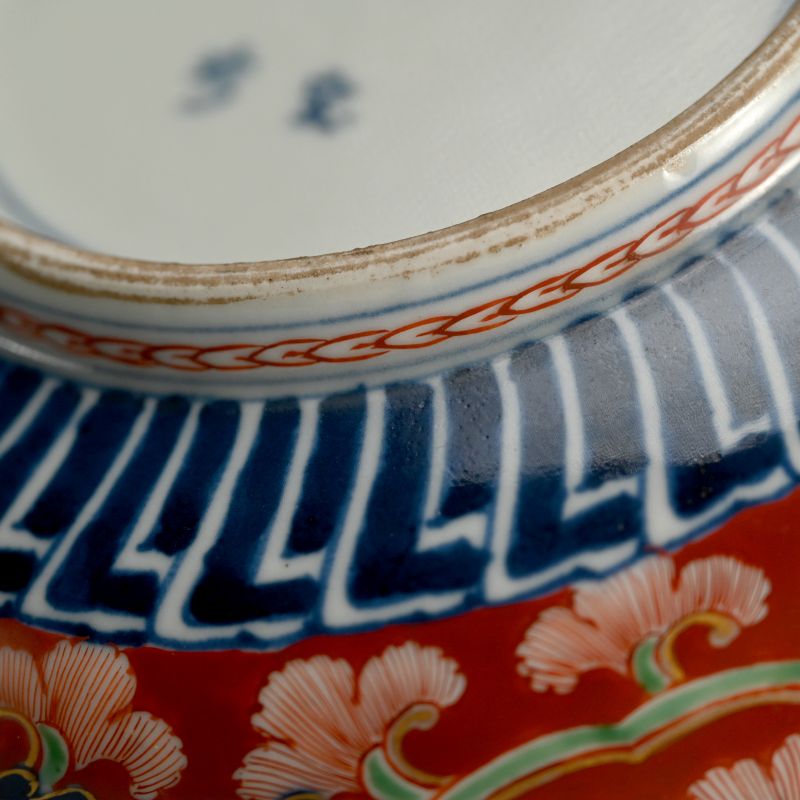 2 Luxurious Daishoji-Imari Porcelain Dragon Bowls, Kutani