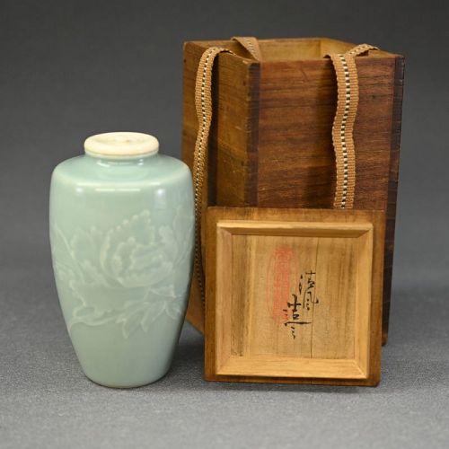 Seifu Yohei III Porcelain Chaire Tea Container