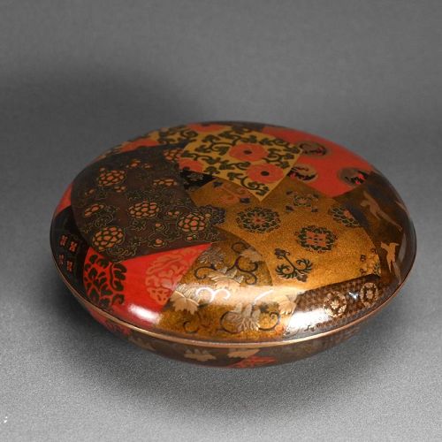 Spectacular Edo p. Nishiki Textile Design Round Lacquer Box