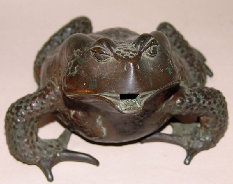 Rare Signed Antique Japanese Frog Usubata Vase
