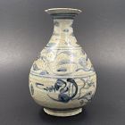 A Ming Dynasty Zhangzhou Blue and White Yuhuchunping Vase
