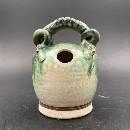 A Vietnamese Lê Dynasty Chu Dao Kiln Green and White Glazed Lime-Pot