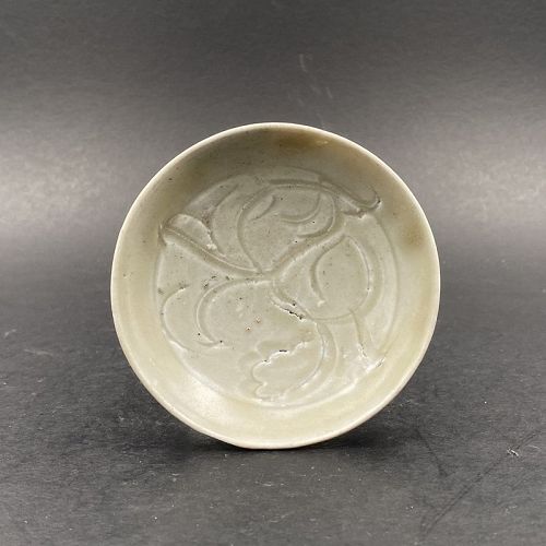 A Song Dynasty Fujian Minqing Kilns Dish with Carved Design