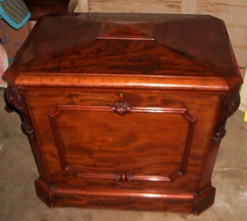 Early English Victorian Mahogany Cellarette