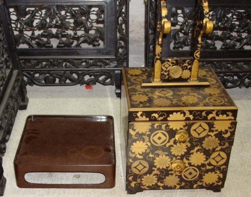 Antique Japanese Tokugawa Kyodan Vanity Case Box 19th C
