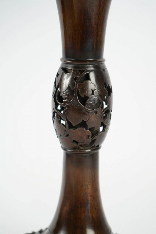 Large Japanese bronze vase