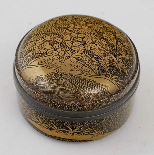 Kogo - Japanese lacquered round shape incense boxe