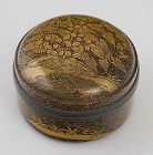 Kogo - Japanese lacquered round shape incense boxe