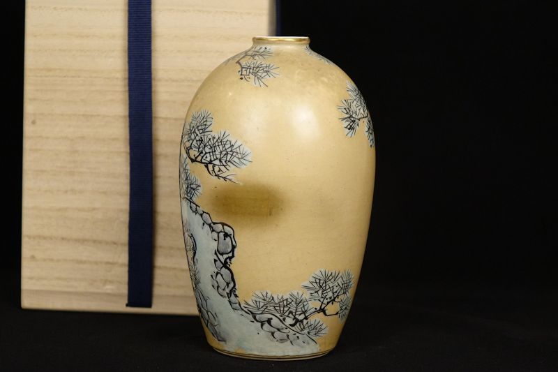 Vintage Kutani porcelain vase with hand-painted pair of cranes