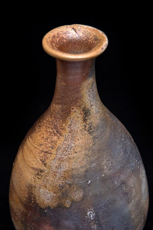 Bizen Sangiri Stoneware Vase made by LNT Jun Isezaki (b. 1936)