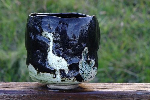 Edo Period (1603-1868) Antique Kuro Raku Tachi-Zuru Tsutsu Chawan