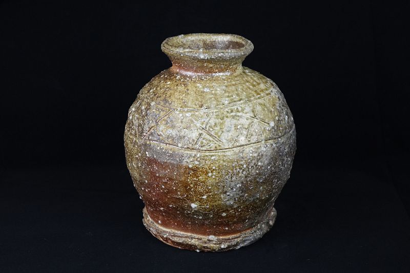 Takahashi Rakusai IV (b. 1925) Shigaraki ware Wood Fired Flower Vase