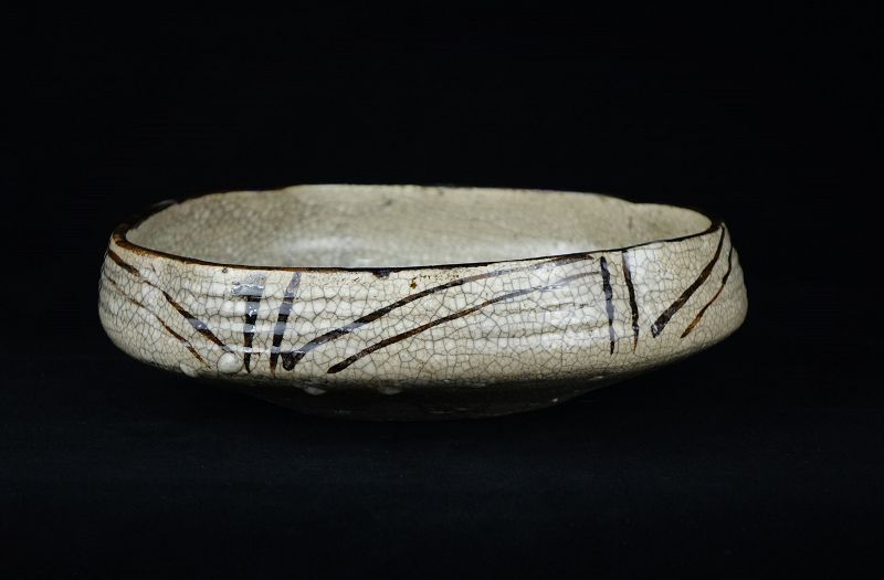 Antique Japanese Seto ware Kashiki Bowl made during Mid-Edo Period
