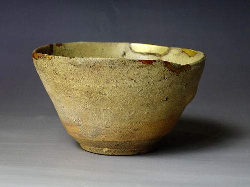 Momoyama Period (1568-1600) Ko Karatsu chawan with kintsugi repair