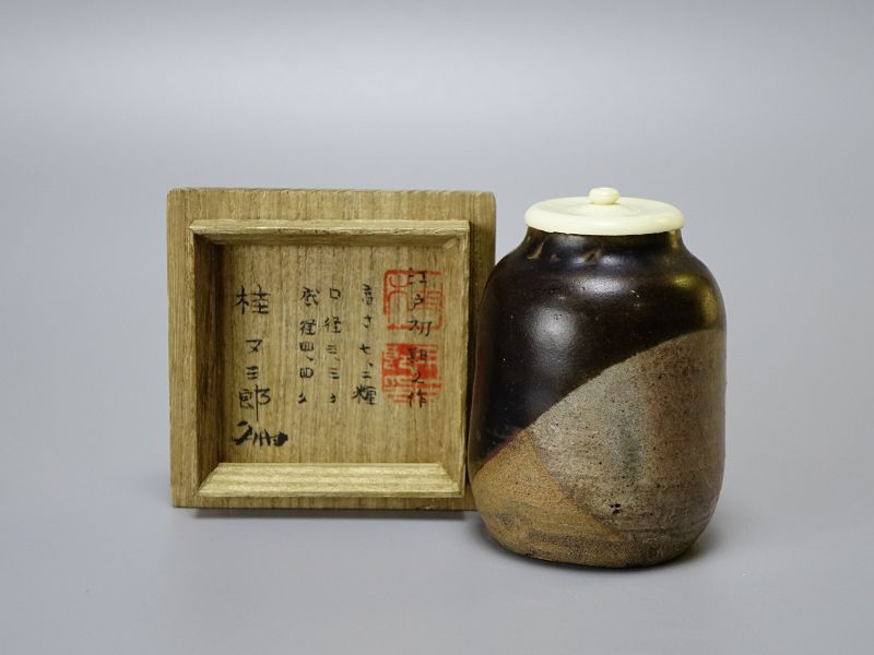 Early Edo (1603-1868) Ko Karatsu Katatsuki Chaire with the signed box