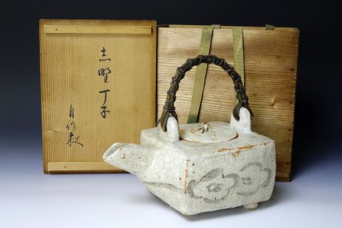 Rare Handmade Shino ware tea pot made by Shuhan Genpo 宗般玄芳 (1848-1922)